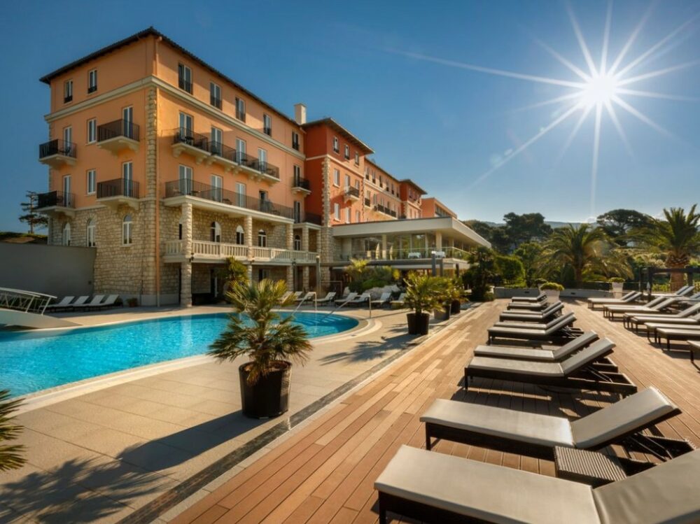 valamar-collection-imperial-pool-sonnenterrasse