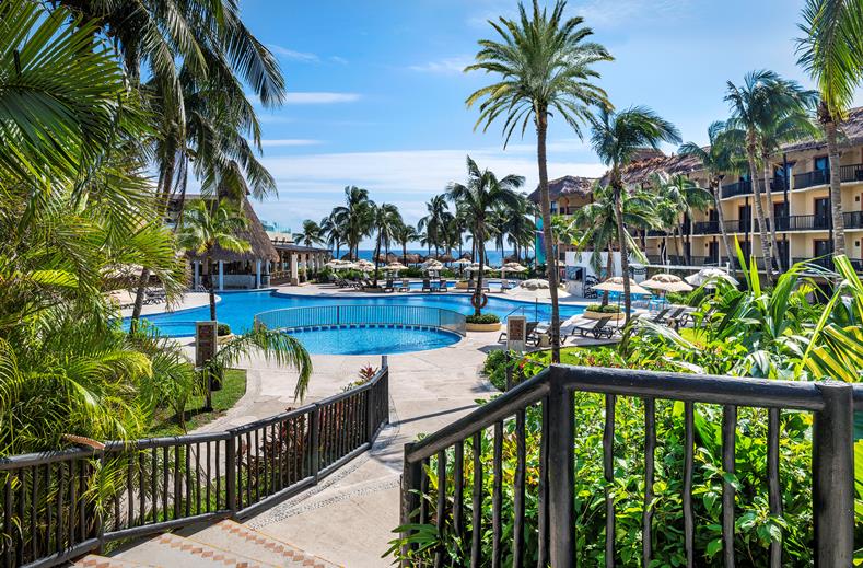 yucatan-beach-resort-poolanlage