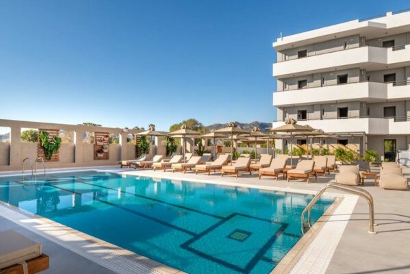 nicolas-grand-suites-pool