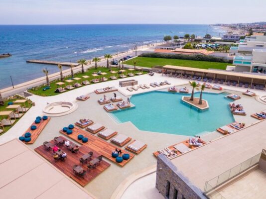 Senseana Sea Side Resort & Spa Pool