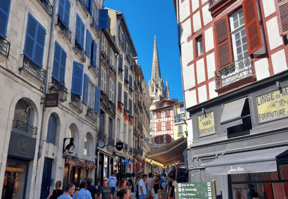 Frankreich Bayonne Altstadt am Atlantik