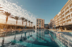 5* Urlaub zum Knaller-Preis: 7 Tage Hurghada im TOP 5* Resort am Strand mit All Inclusive, Fl...