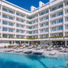 Entspannter Urlaub in Spanien: 6 Tage im TOP 4* Hotel in Strandnähe mit Vollpension & Flug ab nur 334€
