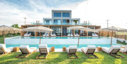Traumurlaub 2027: 6 Tage Chalkidiki im TOP 4* Hotel mit Junior Suite inkl. Pool, Frühstück, F...