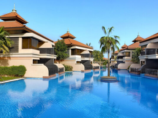 Overwater-Villen mit Zugang zum Pool im Anantara The Palm Resort