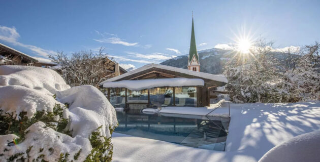 Hotel Bögerhof - Pure Nature Resort beheizter Außenpool im Winter