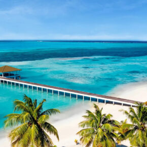 Traumurlaub auf den Malediven: 9 Tage im fancy 4* Resort mit Beach/Palm Villa, All Inclusive, Flug & Transfer für 1754€