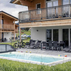 Unvergleichlicher Natururlaub in den Bergen: 4 Tage im eigenen ALPS RESORT Chalet mit eigener Sauna, Hot Tub & Pool nur 156€ p.P.