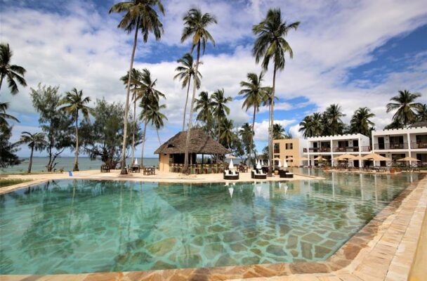 Pool am Strand des Zanzibar Bay