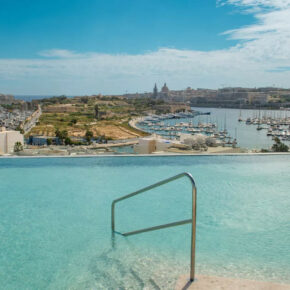 Kurzurlaub am Mittelmeer: 4 Tage Malta im TOP 4* Hotel mit Designersuite, Frühstück, Flug & Extras nur 274€
