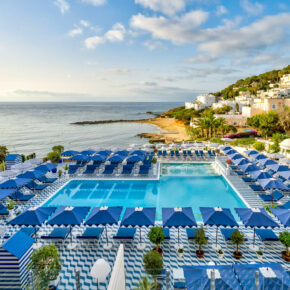 Ibiza Frühbucher 2024: 5 Tage im fancy 4* Boutiquehotel am Strand mit Frühstück, Flug & Mietwagen nur 439€