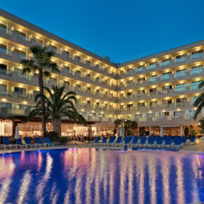 2024 Strandurlaub: 6 Tage Spanien an der Costa Dorada im TOP 4* Hotel, Halbpension& Flug nur 298€