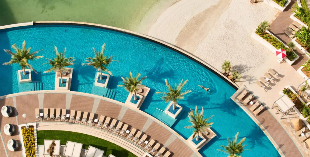 grand-hyatt-abu-dhabi-pool-von-oben