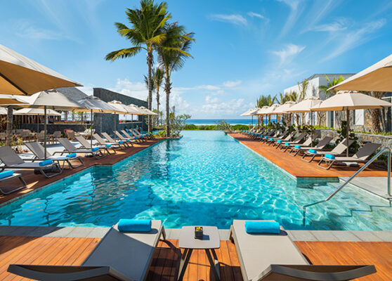 Pool im Anantara Iko Mauritius Resort & Villas