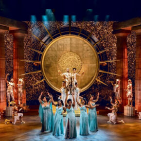 Travelcirsus-Disneys-Hercules-Musical-Buehne