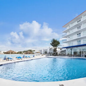 Dieses Jahr nach Ibiza: 7 Tage im 3* Hotel mit Halbpension & Flug für NUR 375€