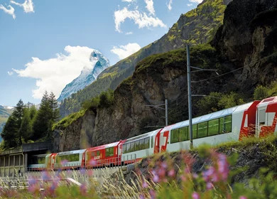 Matterhorn Glacier im Sommer Bahnreise Bahn