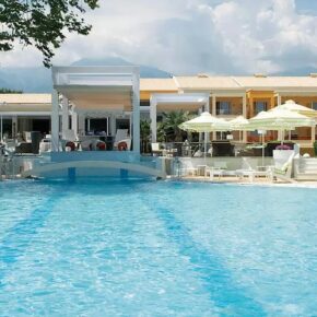 Dieses Jahr nach Griechenland: 6 Tage im 4* Hotel mit Halbpension, Flug & Extras für NUR 299€