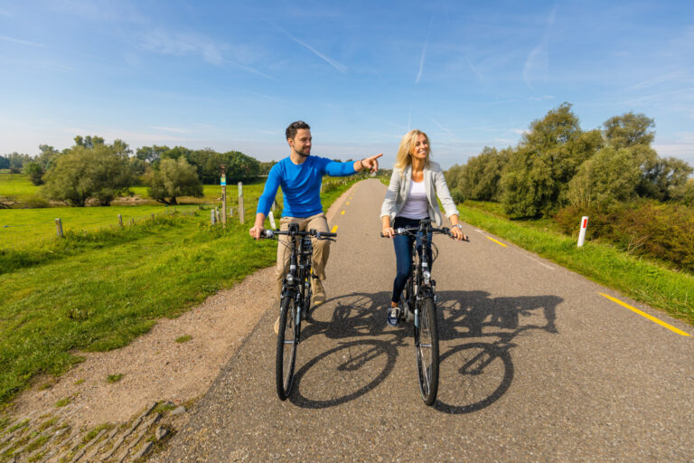 Niederlande Mann und Frau auf Fahrradtour