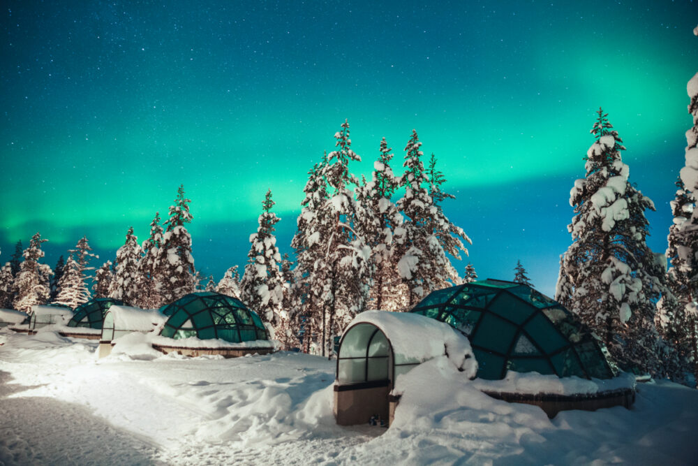 Kakslauttanen-glass-igloo-Northern-Lights-2-1