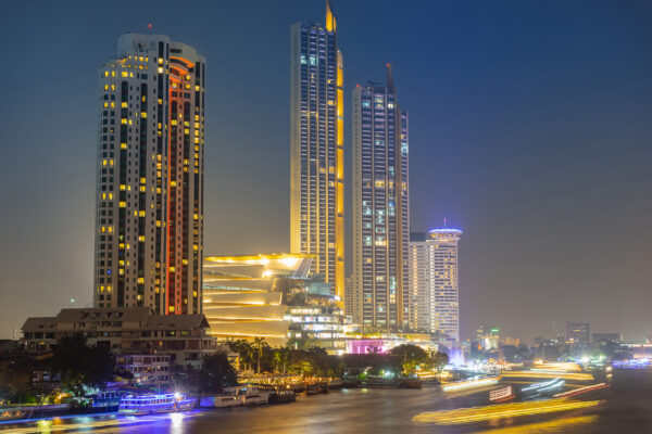Blick auf das Icon Siam in Bangkok bei Nacht