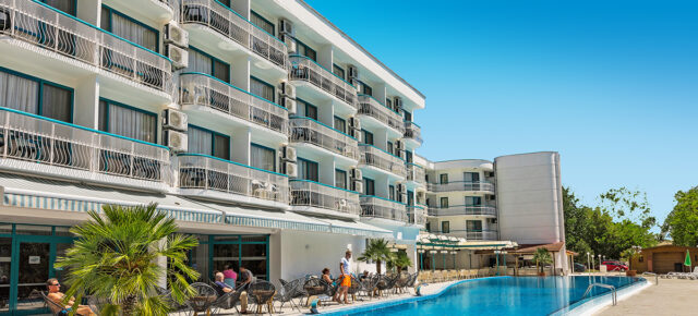 Sonne tanken am Sonnenstrand: 8 Tage Bulgarien ins sehr gute 3.5* Hotel mit Halbpension, Flug & Transfer ab 346€