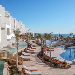 Luxusurlaub in Andalusien: 7 Tage im TOP 4.5* TUI BLUE Hotel am Strand mit Frühstück, Flug & Transfer für 504€