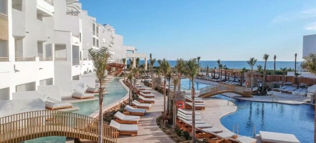 Luxusurlaub in Andalusien: 7 Tage im TOP 4.5* TUI BLUE Hotel am Strand mit Frühstück, Flug & Transfer für 504€