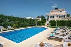 Urlaub in Portugal: 8 Tage im Ferienhaus mit privatem Pool und Grill für 287€ p.P.
