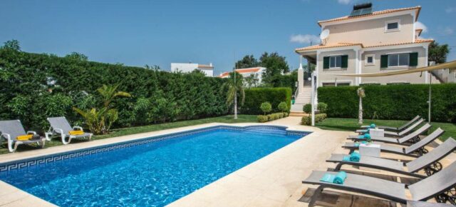 Urlaub in Portugal: 8 Tage im Ferienhaus mit privatem Pool und Grill für 287€ p.P.
