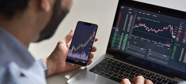Business-Mann beim Trading