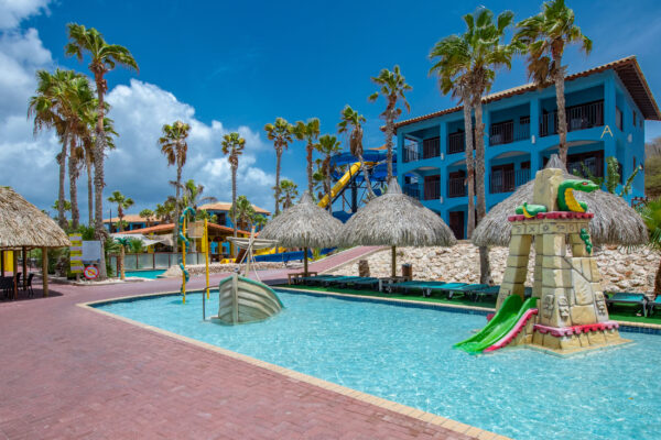 Rutschen und Pool im Kunuku Aqua Resort Curacao