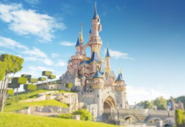 Zurück in die Kindheit: 2 Tage mit Tageseintritt ins Disneyland® mit Hotel nach Wahl & F...