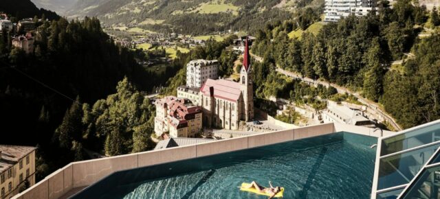 Wellness in Österreich: 2 Tage im TOP 4* Hotel mit Rooftop Infinity Pool inkl. Halbpension nur 95€