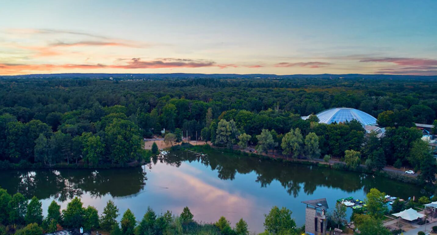 Der Eintritt zum parkeigenen Aqua Mundo ist für Gäste inklusive. Toller Sonnenuntergnag im Het Heijderbos Park