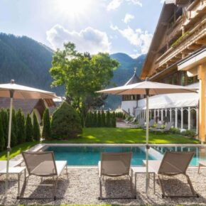 Erholung pur in Südtirol: 3 Tage im TOP 4* Hotel inkl. Verwöhnpension, Wellness & Extras ab 198€