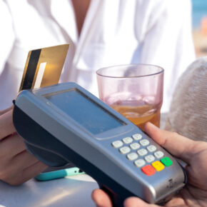 Bezahlen in der Türkei: So spart Ihr 2026 Gebühren