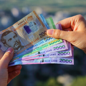 Bezahlen in Albanien: So vermeidet Ihr Kosten