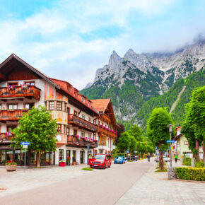 Goldener Herbst in Bayern: 3 Tage übers Wochenende im B&B HOTEL Mittenwald